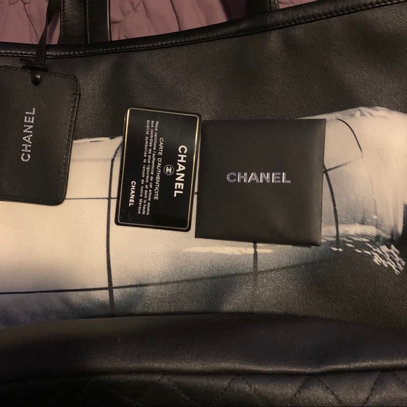 Chanel: Mobile Art Tote (Black) - Picture 6 of 11